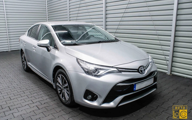 Toyota Avensis cena 77777 przebieg: 28900, rok produkcji 2016 z Stryków małe 562